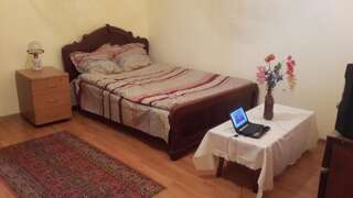 Гостевой дом Lemon Family GuestHouse Тбилиси Семейный номер с общей ванной комнатой-1