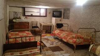 Гостевой дом Lemon Family GuestHouse Тбилиси Кровать в общем номере с 4 кроватями-2